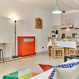 Colorato E Vivace Bilocale Apartamento